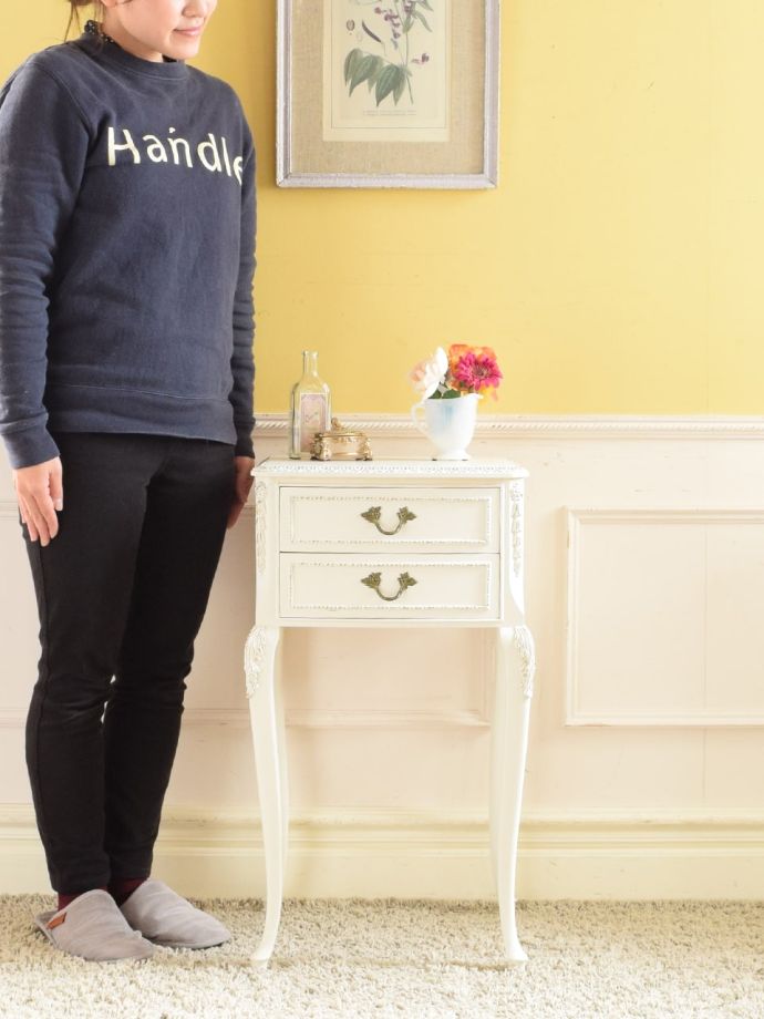 フランスのアンティークサイドチェスト