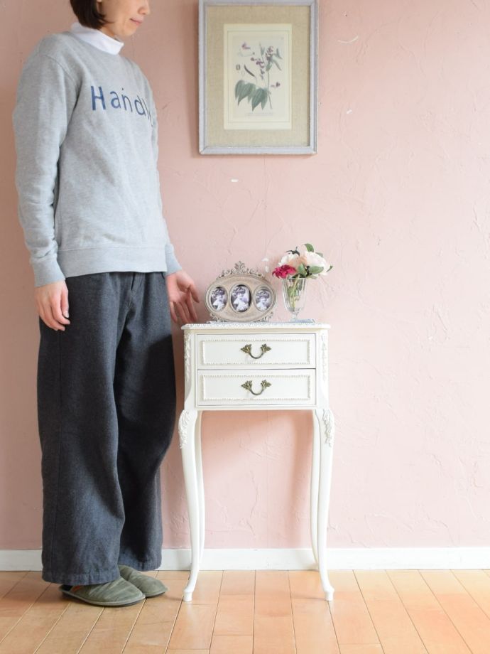 フランスのアンティークサイドチェスト