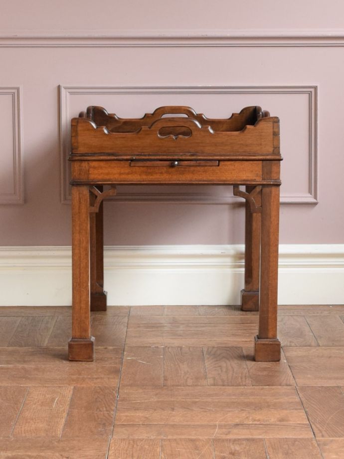 コーヒーテーブルの側面