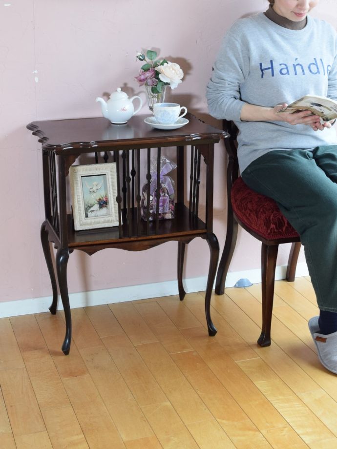 アンティークのオケージョナルテーブル