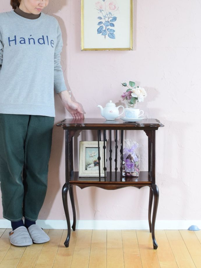 アンティークのサイドテーブル