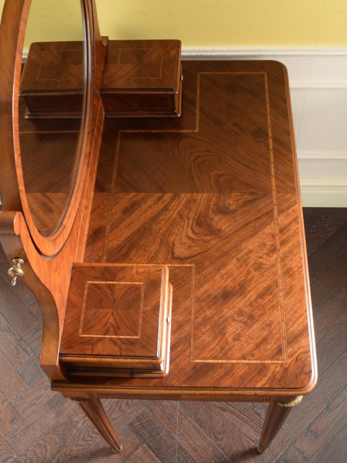 アンティークドレッサーの天板