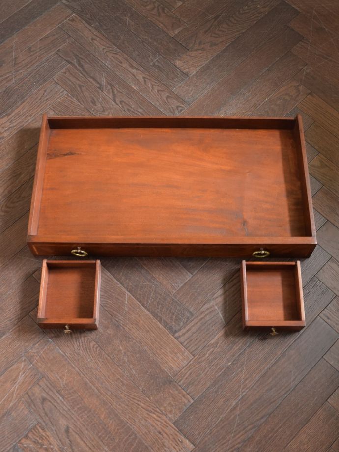 ドレッサーの引き出しの中