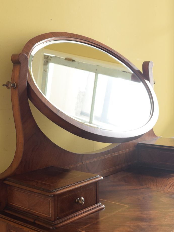 ドレッサーの鏡