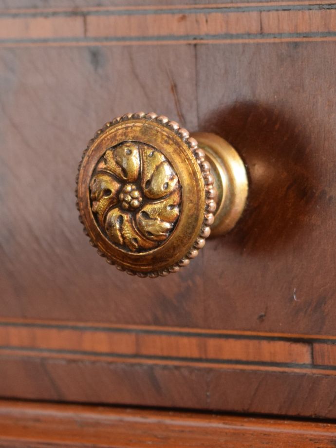 ドレッサーのおしゃれな取っ手