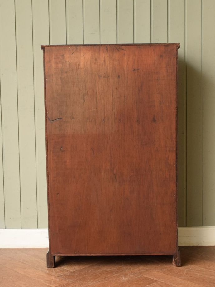 ビューローの後ろ姿