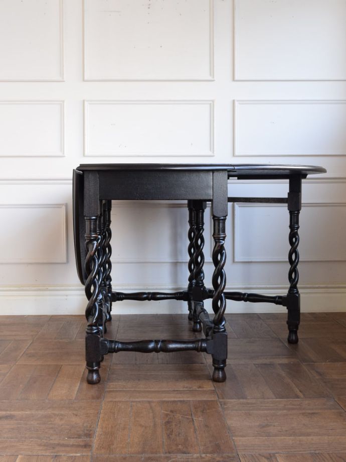 片足を開いた折り畳みテーブル