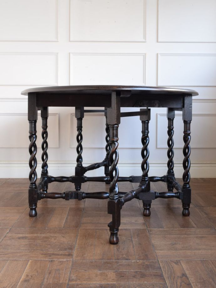 いろんな表情が楽しめるダイニングテーブル