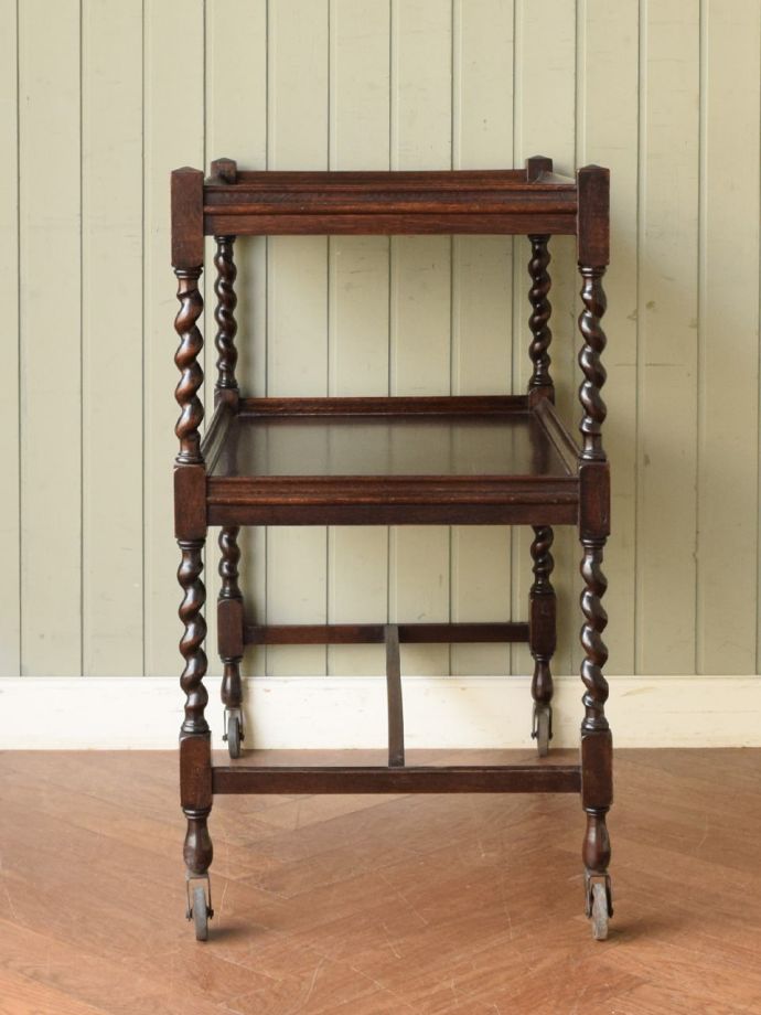 アンティークワゴンの側面