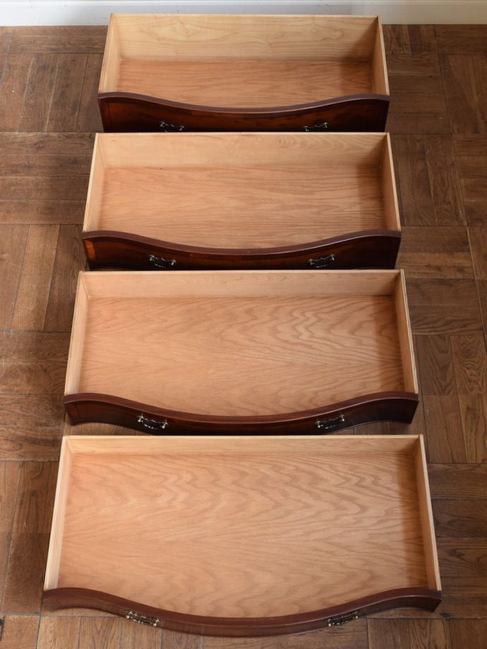 おしゃれなチェストの引き出しの中