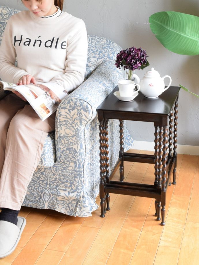 おしゃれなアンティークのテーブル