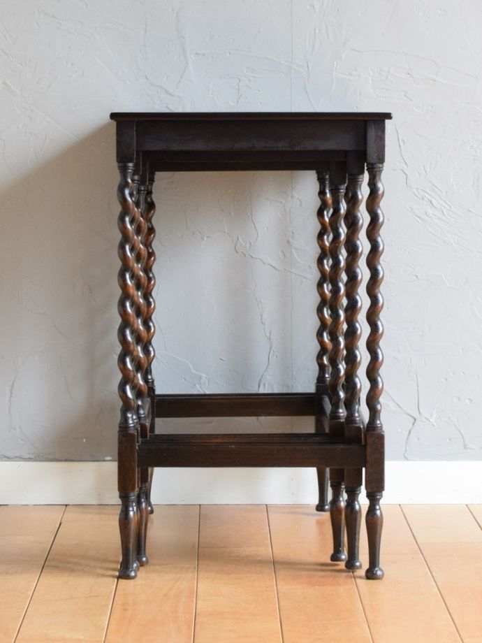 ネストテーブルの横顔