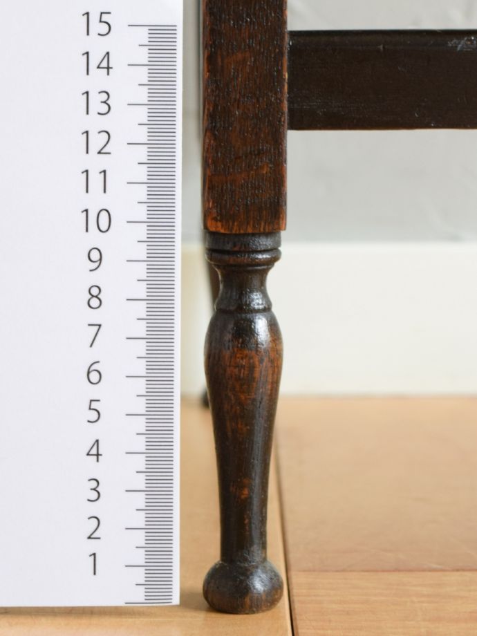 アンティークテーブルの脚