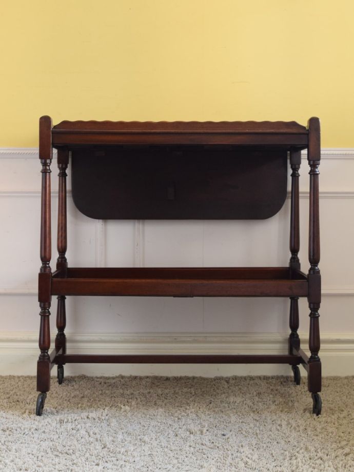 アンティークワゴンの後ろ姿