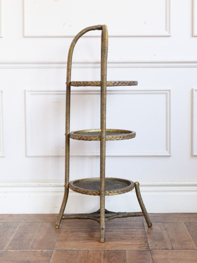 ケーキスタンドの側面