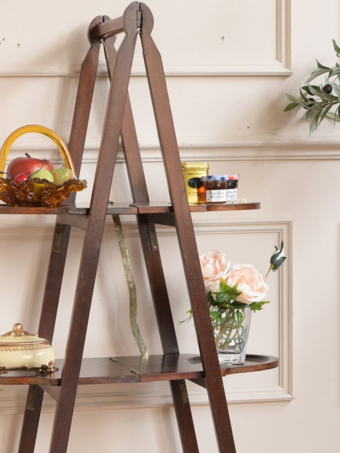 英国のアンティーク家具らしいデザイン