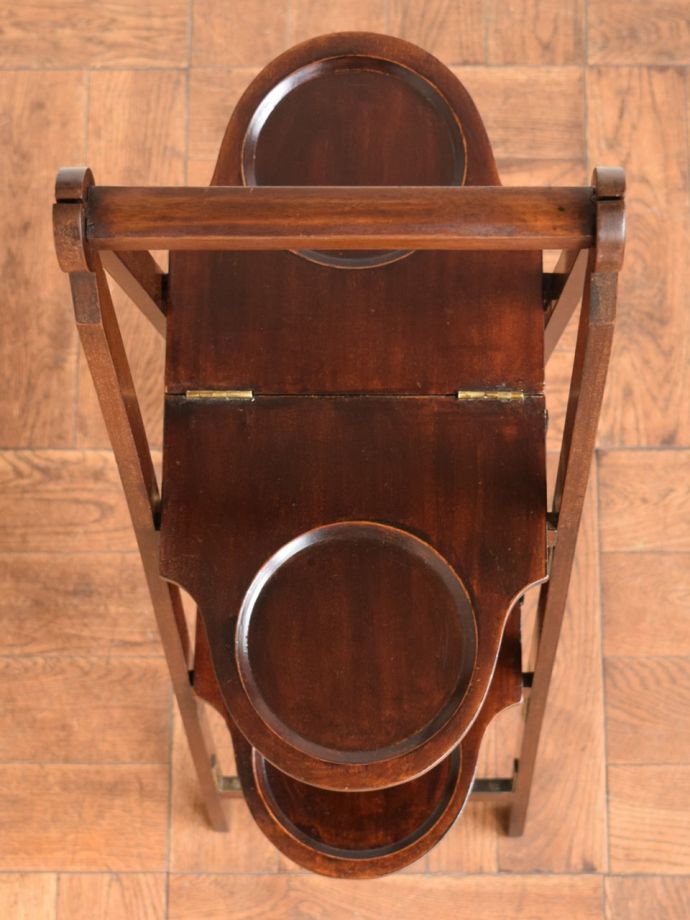 アンティークのケーキスタンドの天板