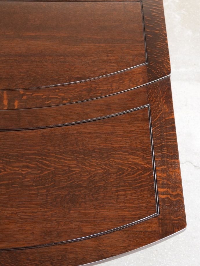 アンティークテーブルの木目