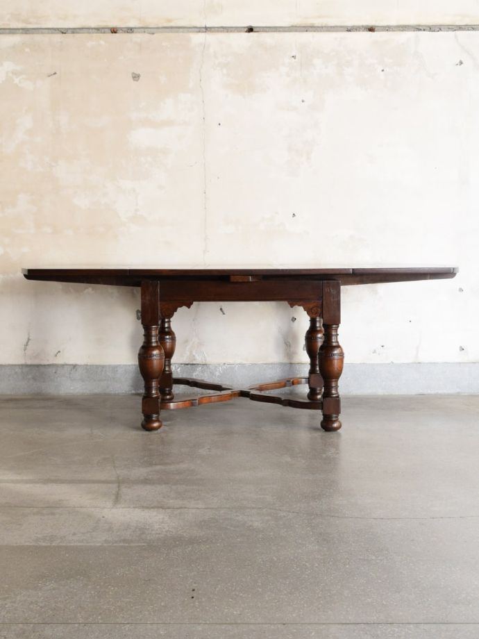 便利なドローリーフテーブル