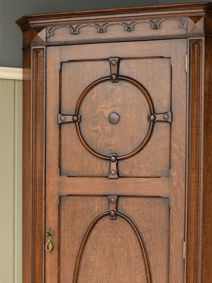 アンティーク家具らしさが漂う装飾