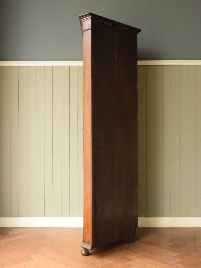 キャビネットの側面