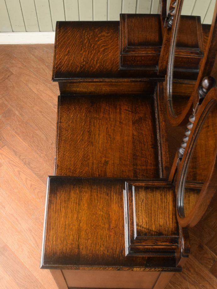 アンティークドレッサーの天板