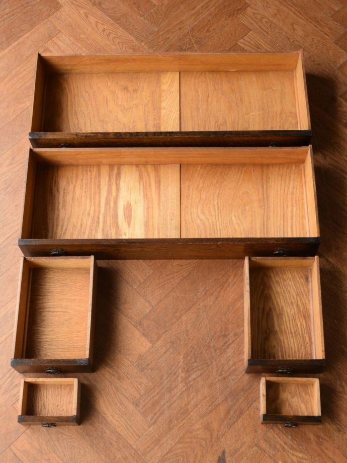 ドレッサーの引き出しの中