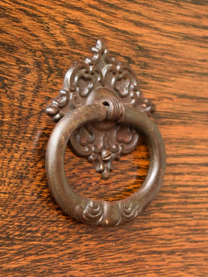 ドレッサーのおしゃれな取っ手