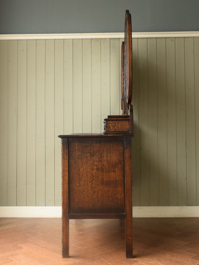 ドレッサーの側面