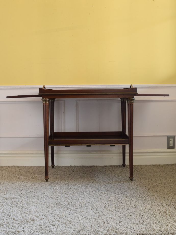 オケージョナルテーブルの側面