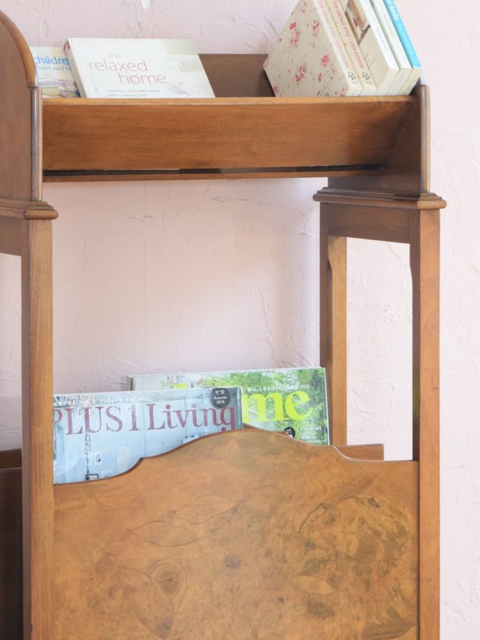 マガジンラック付きの本棚