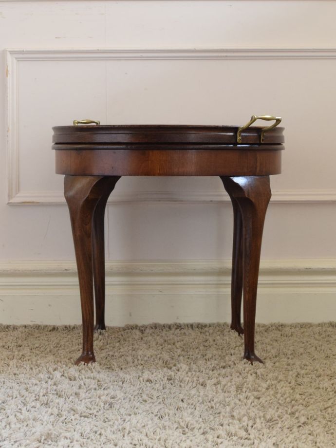 コーヒーテーブルの側面