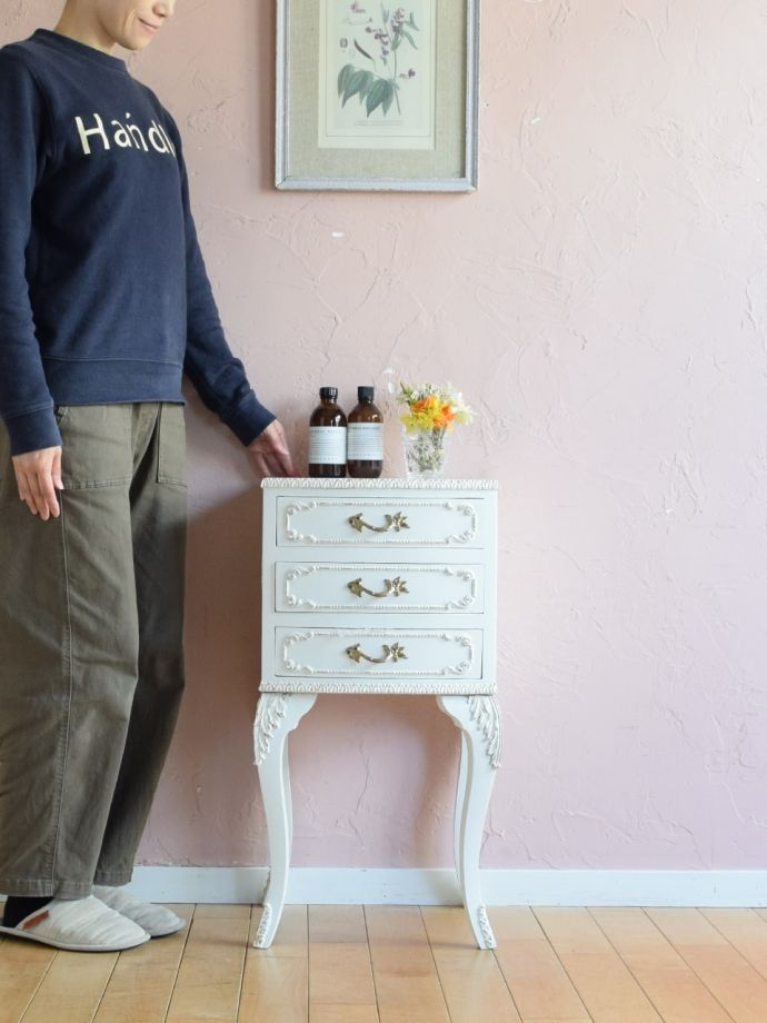 フランスのアンティークサイドチェスト