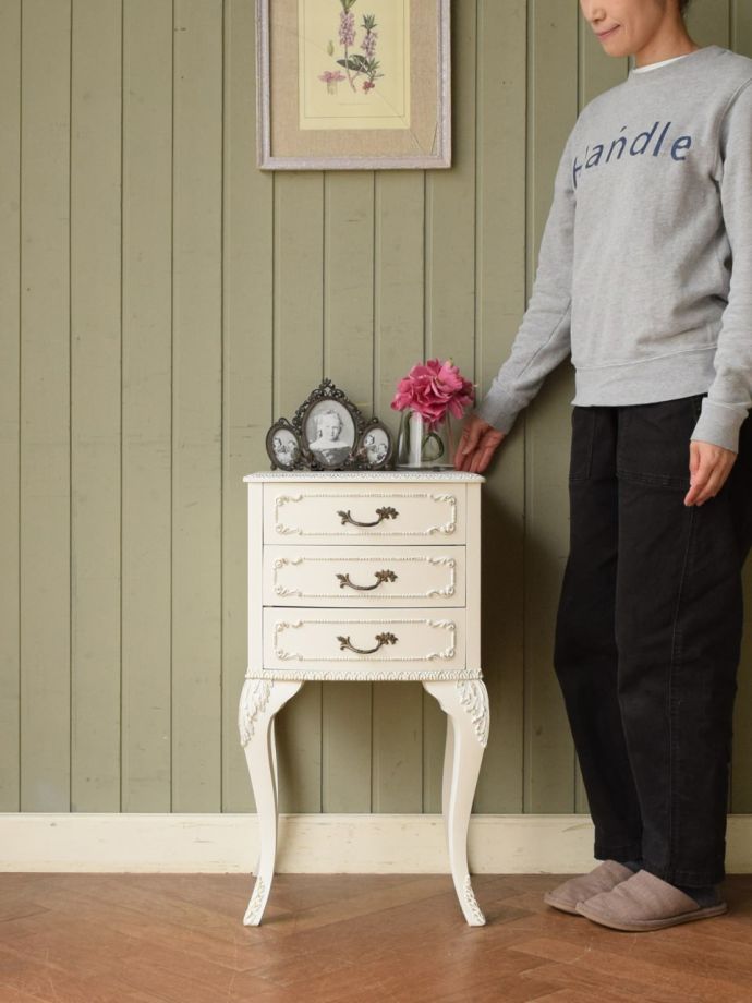 フランスのアンティークサイドチェスト