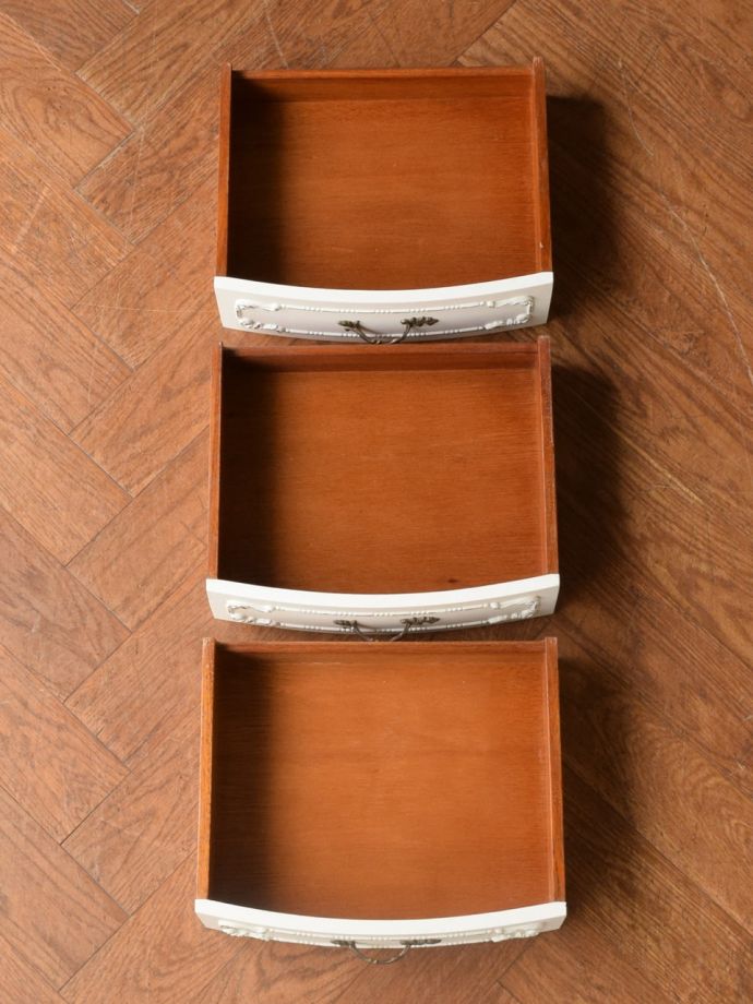 チェストの引き出し