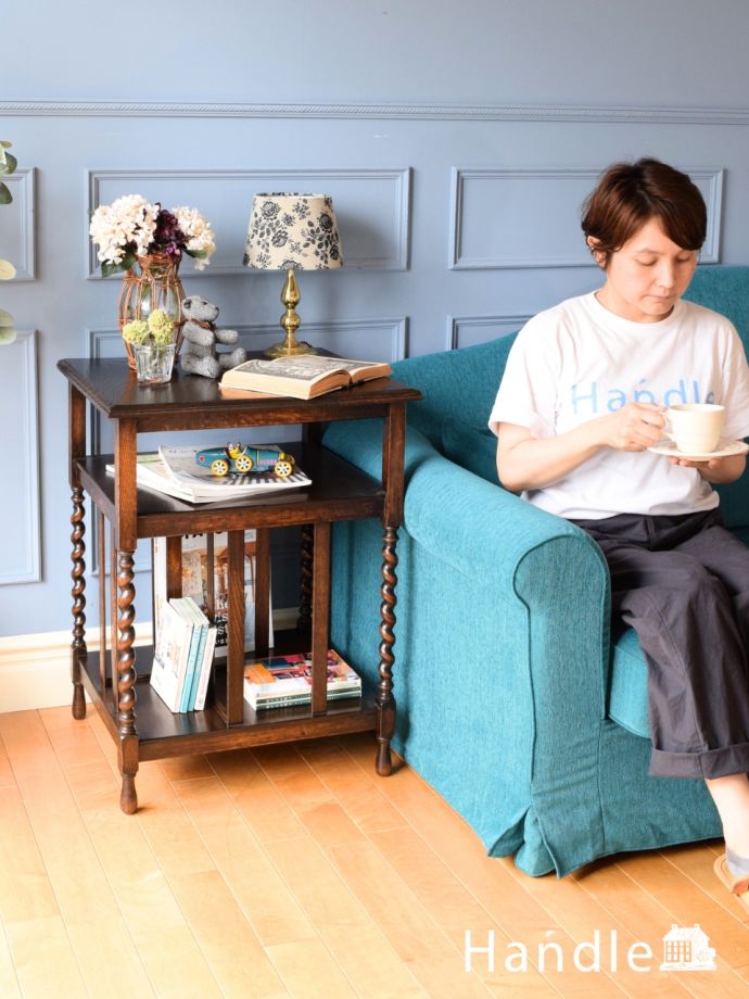 アンティークのオープンシェルフ