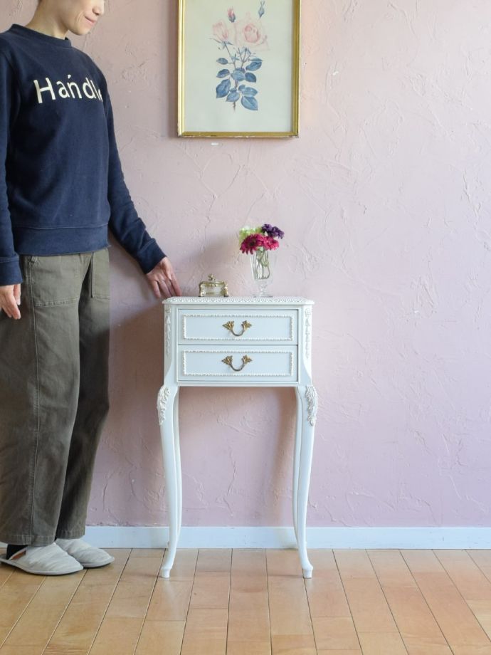 フランスのアンティークサイドチェスト