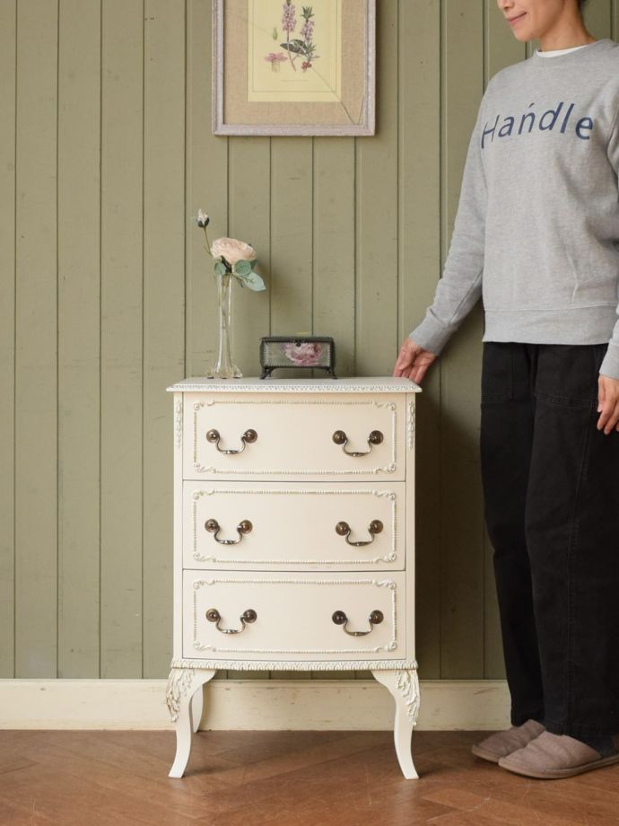 フランスのアンティークサイドチェスト