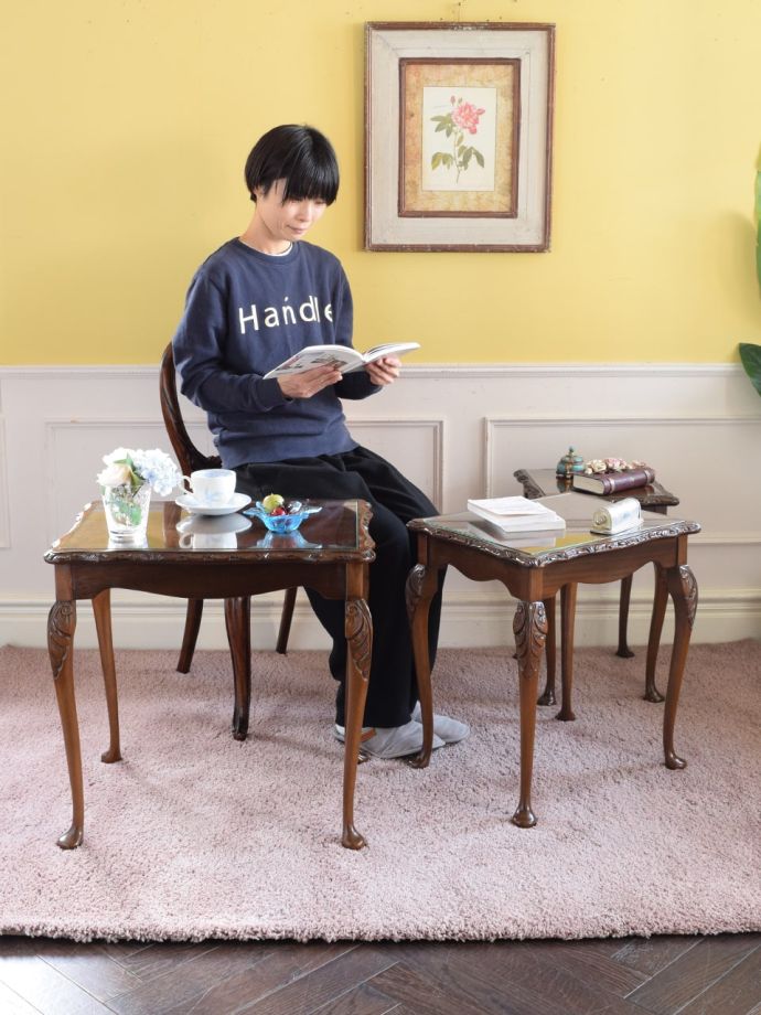 アンティークのネストテーブル