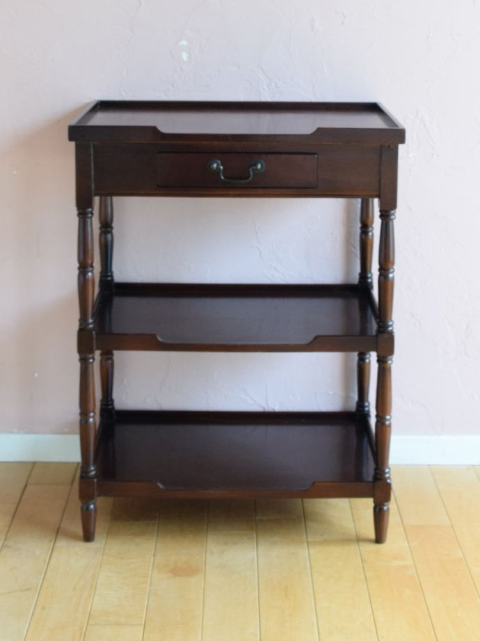 アンティークキャビネットの棚