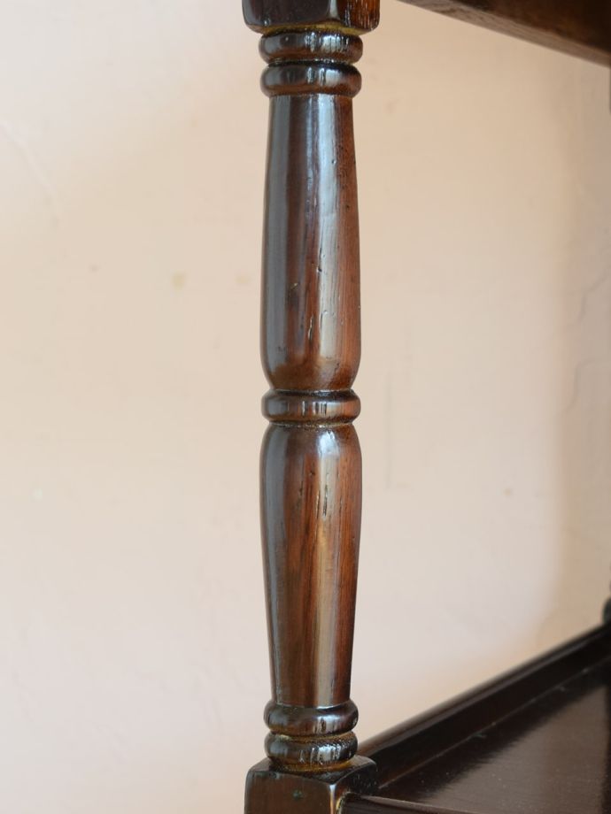 英国アンティークらしい装飾