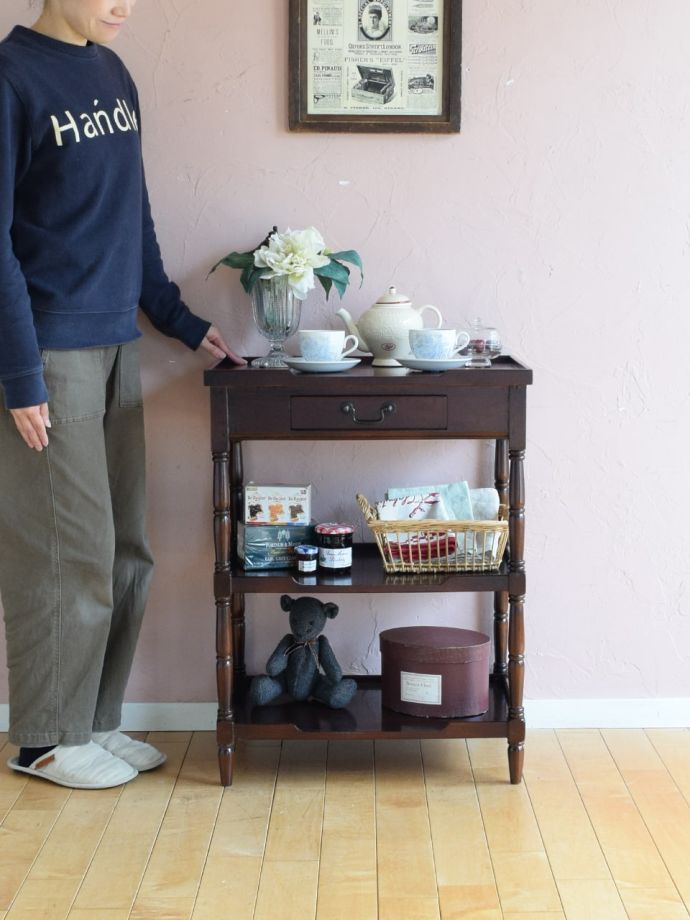 英国アンティークのキャビネット