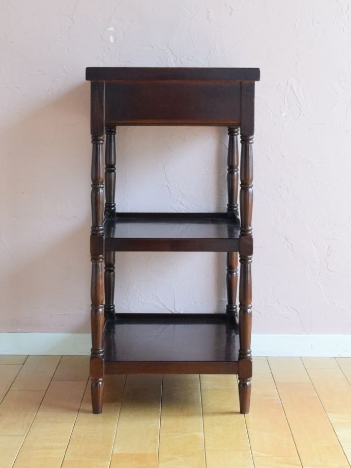 オープンシェルフの側面