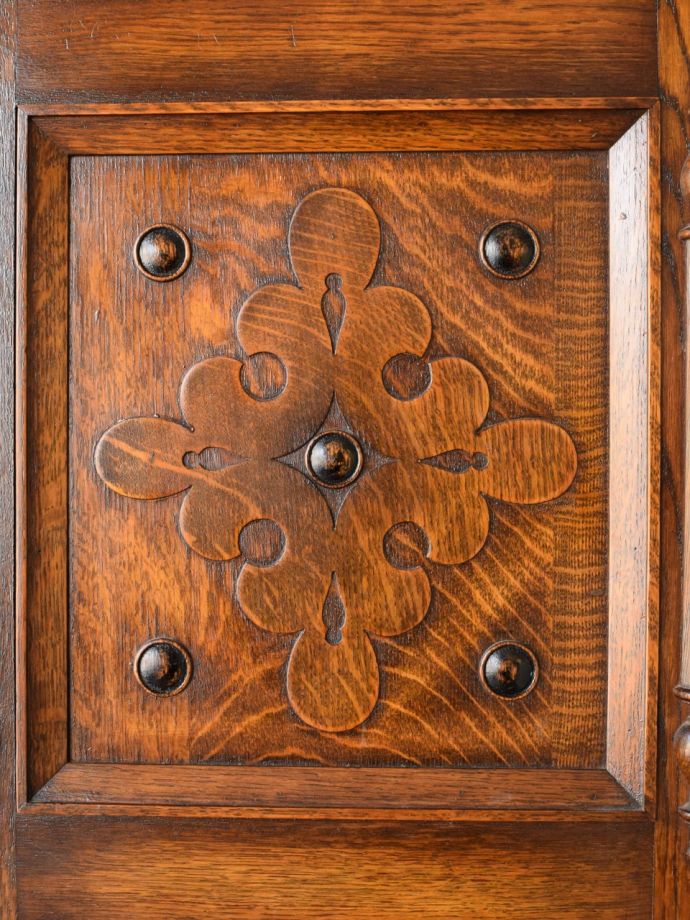 アンティークらしい彫