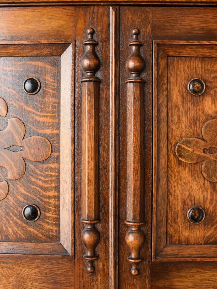 アンティーク家具の装飾
