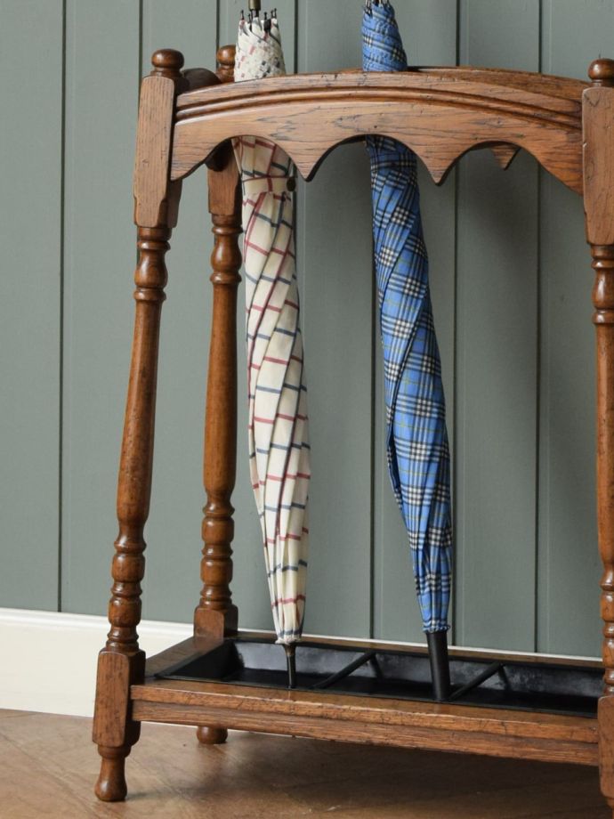 傘立てとして使うアンティーク家具