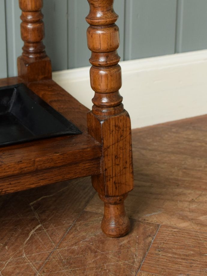 アンティーク家具の脚