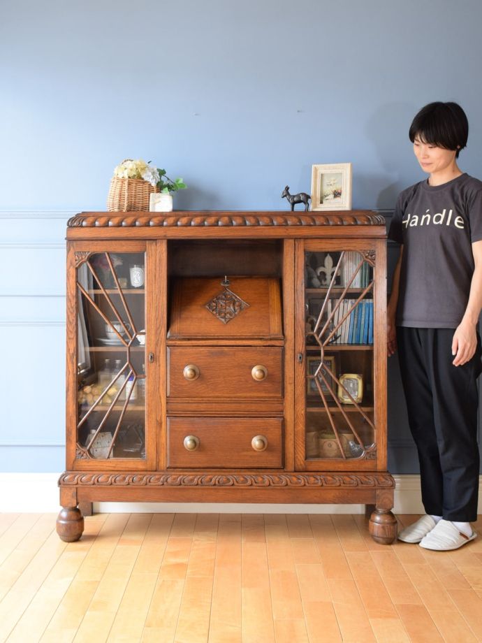 英国アンティークのサイドバイサイド