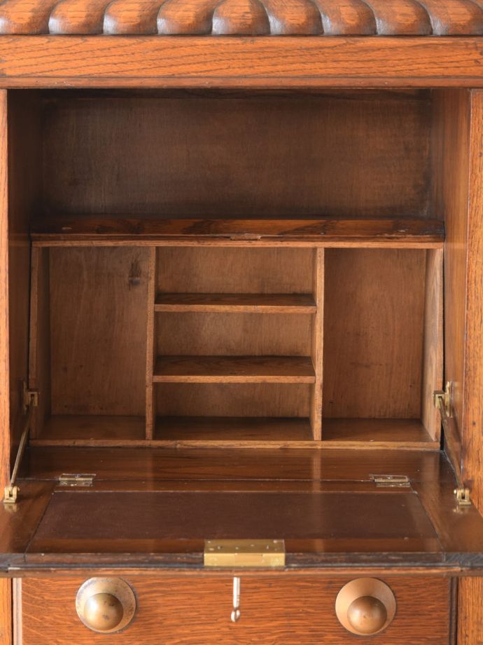 アンティークビューローの扉の中