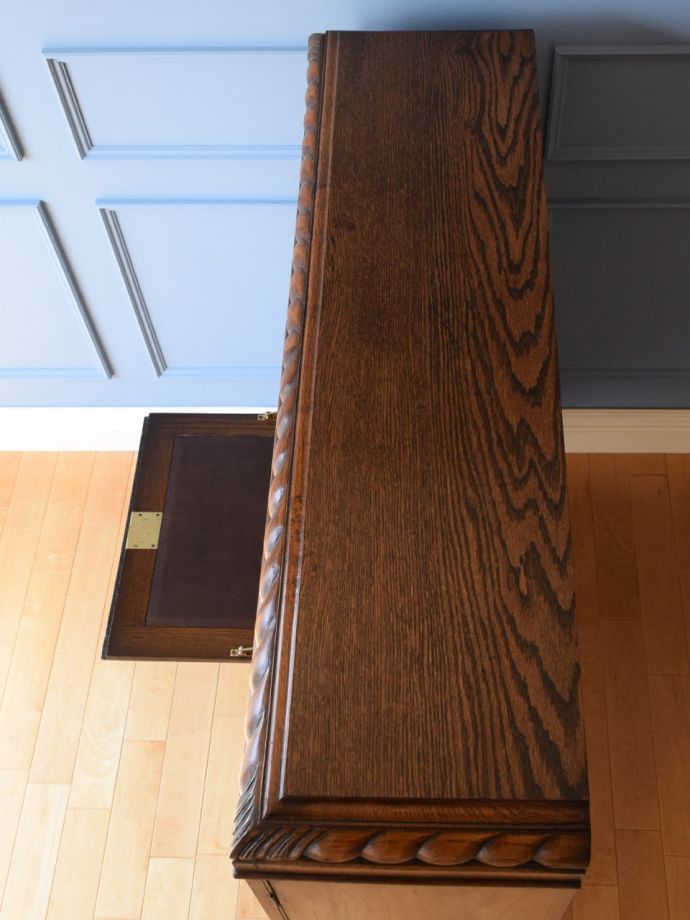 キャビネットの天板